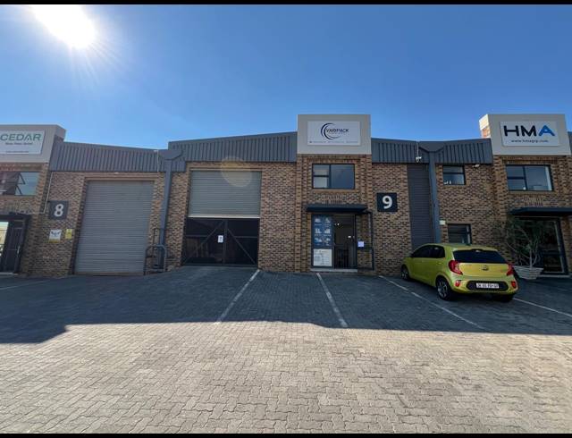 252M² WAREHOUSE TO LET IN LASER PARK
